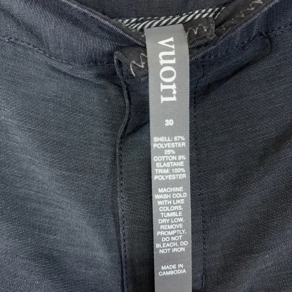 Vuori Aim Shorts Mens Sz 30 Gray 4-Way Stretch Zip Pockets Lightweight